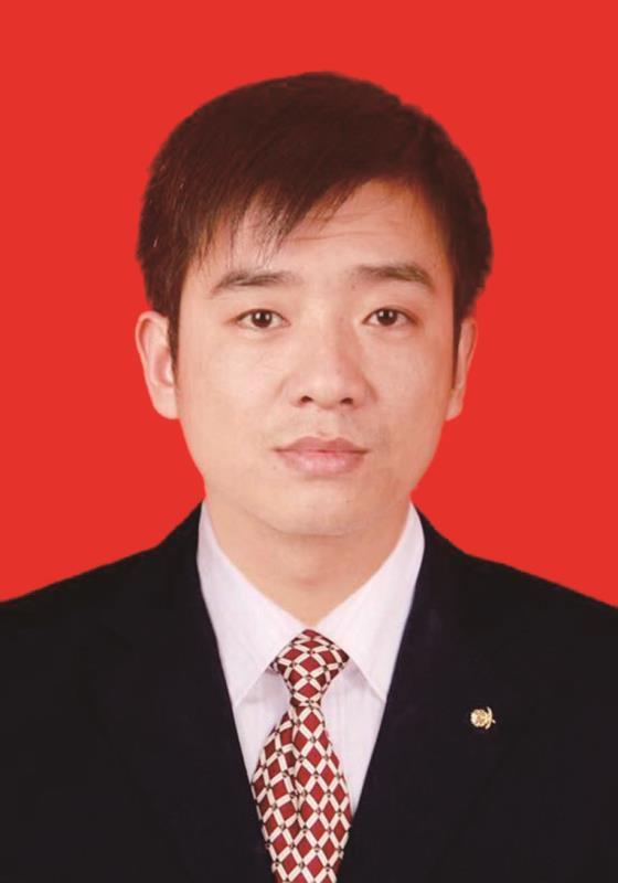 侯  偉