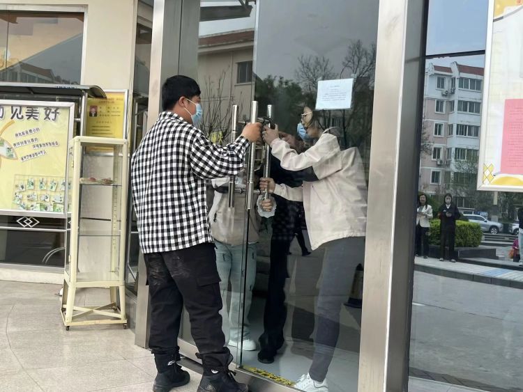 簡篇-以“演”筑防護“幼”同行——警社校共同聯動開展反恐防暴應急演練