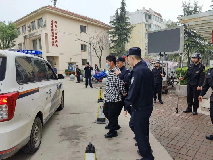 簡篇-以“演”筑防護“幼”同行——警社校共同聯動開展反恐防暴應急演練